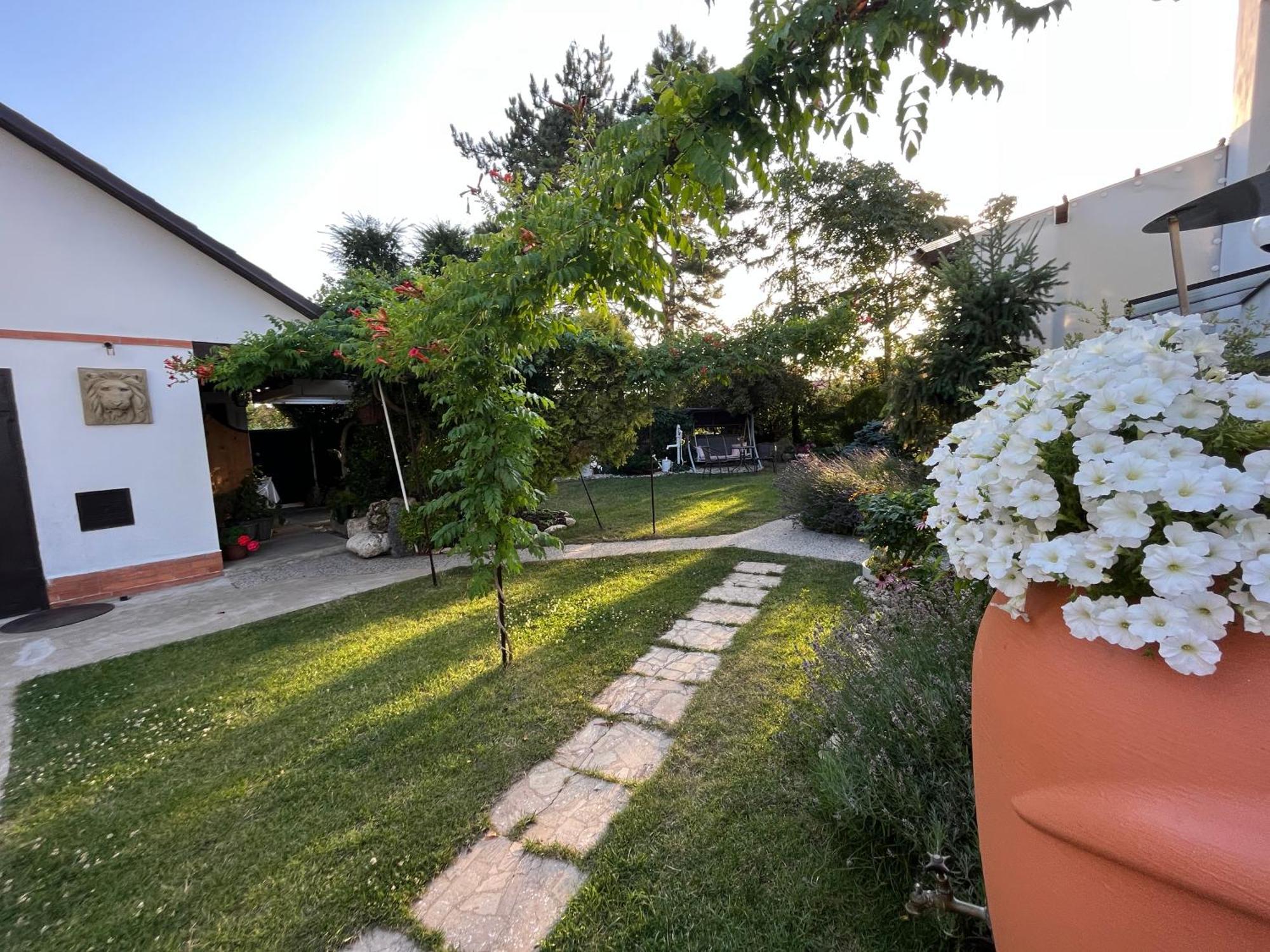 Relaxační studio VERA s UBYTOVÁNÍM Valtice Exterior foto